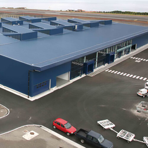 Construção do armazém de carga no aeroporto da ilha do Pico: acesso interiores do lado ar