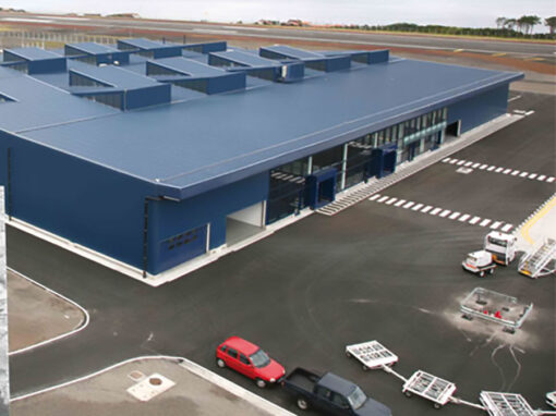 Construção do armazém de carga no aeroporto da ilha do Pico: acesso interiores do lado ar