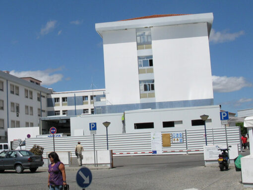 Estaleiros móveis, construção civil  Extensão Norte do Centro de Saúde de Évora