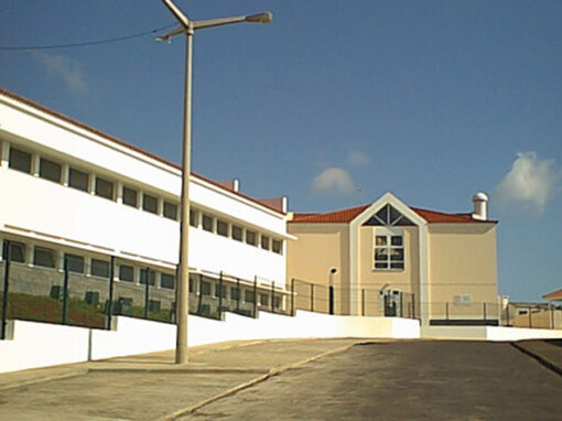 Adapting Padre Maurício de Freitas Elementary School in Santa Cruz das Flores, Azores into secondary education