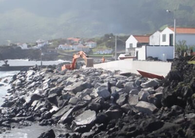 Reparação e reforço da orla costeira no caminho do farol – Prainha de S. Roque