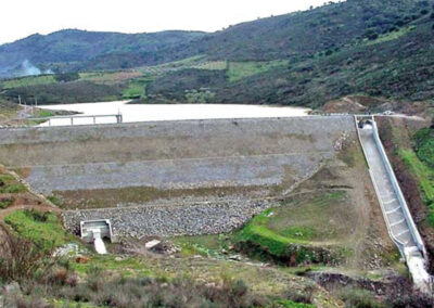 Barragem do aproveitamento hidroagrícola de Vale Madeiro
